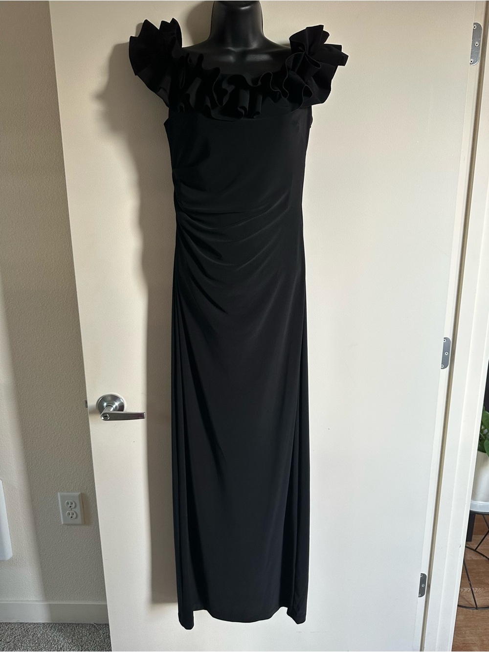Xscape Black Off-The-Shoulder Ruffle Ruched Maxi Evening Gown Size 8